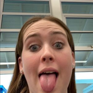 Meet your Posher, Olivia